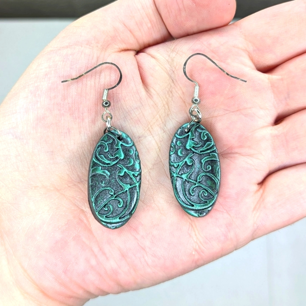 Gothic Green Oval Earrings - Picture 9 of 9
